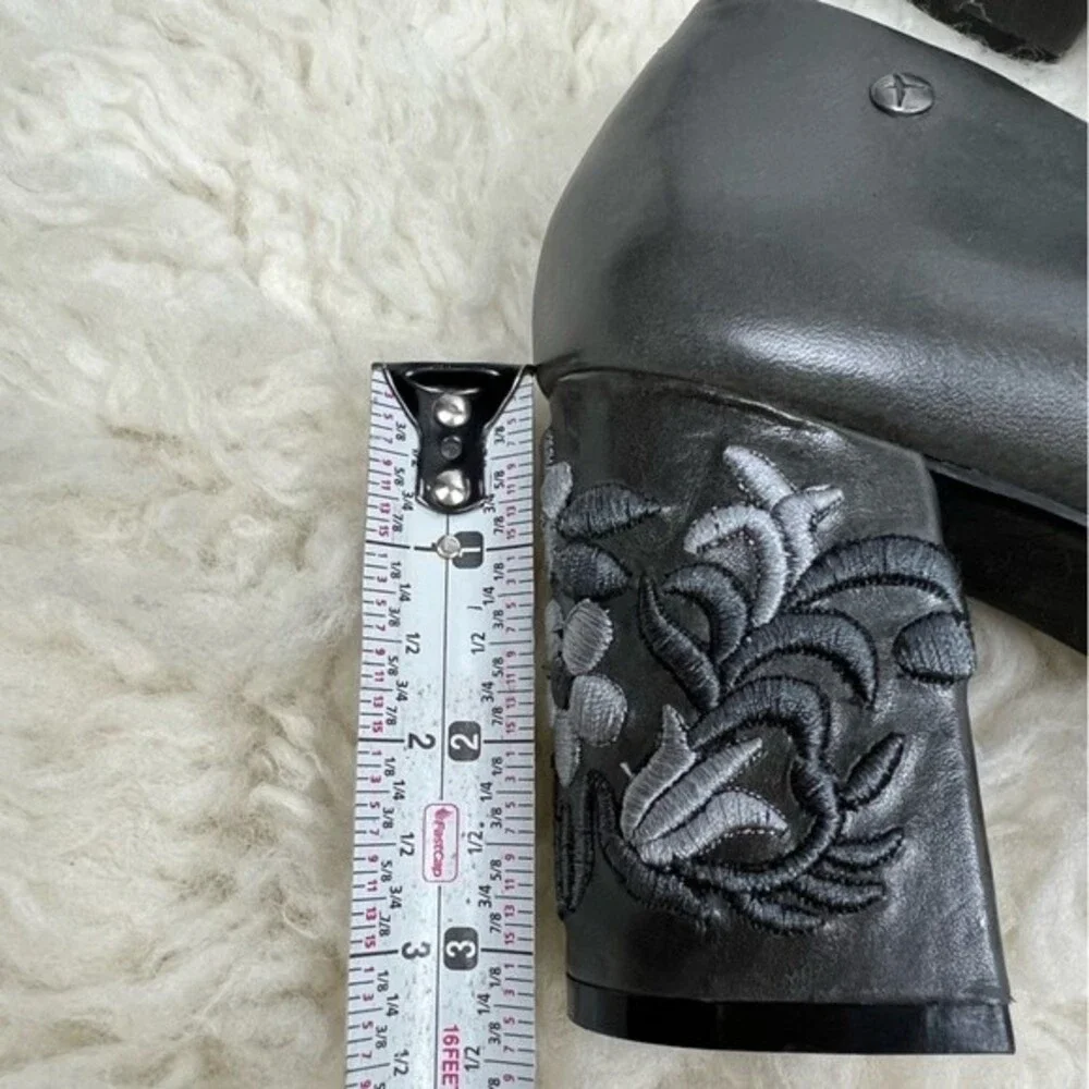 Pikolino embroidered block heel
